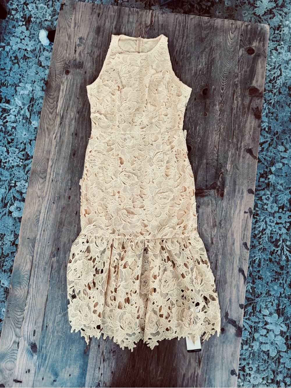 New-Sleeveless Butter Yellow Lace Midi Dress